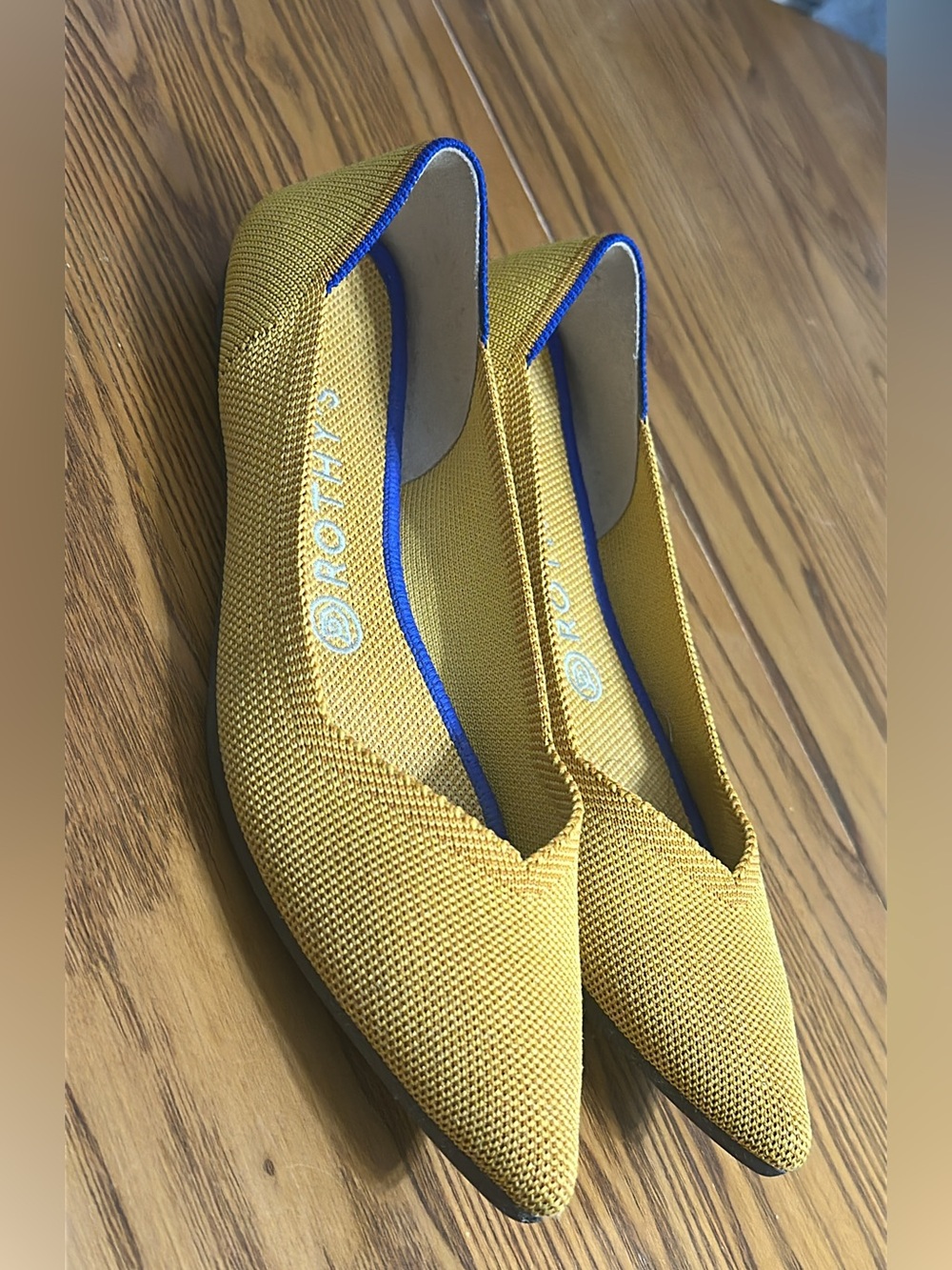Rothy's Yellow Pointed Toe Knit Flats with Blue Trim (shoe23)
